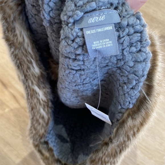 2/$30 ✨Aerie Faux Fur Neck Warmer - Picture 5 of 5